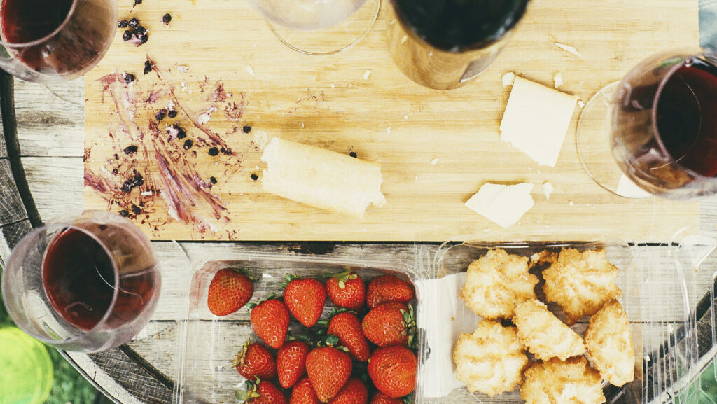 food-drink-kitchen-cutting-board